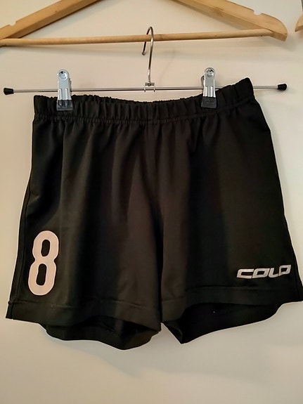 Mustat lyhyet shortsit S koko, 8 numero