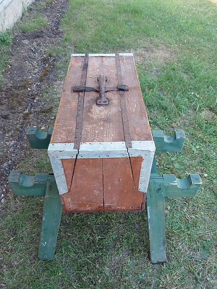 Säilytysarkku / puinen työkalupakki