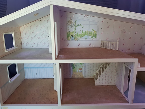 Lundby-nukkekoti + muutama kaluste