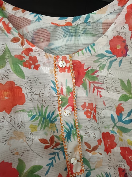 Värikäs mekko