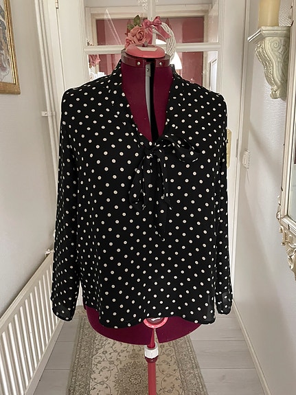 Gina tricot paita