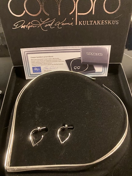Kultakeskuksen Compro // Karl Laine // korusetti