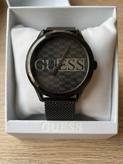 Guess kello