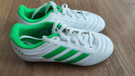 Lasten Adidas jalkapallokengät, 32