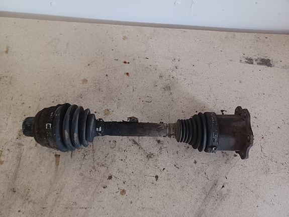 AUDI A5 2007-15 vetoakseli vasen/oikea 8K0407271AJ