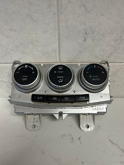Mazda 5 lämmönsäätöpaneeli