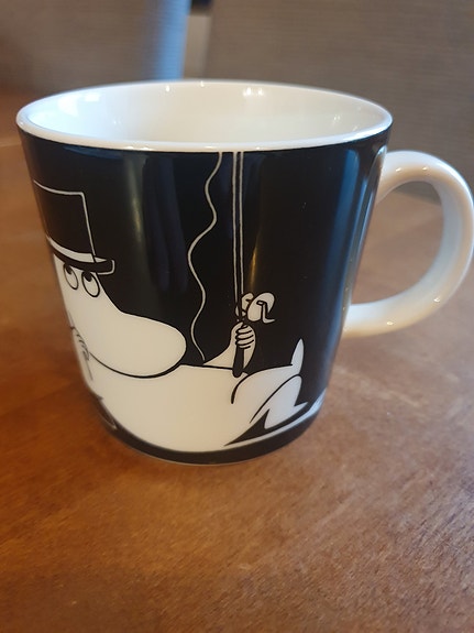 Muumimuki Muumipappa tuumiskelee