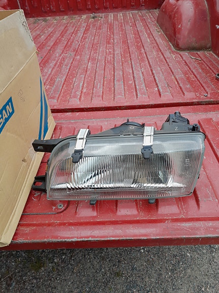 Nissan Sunny Etulyhty NOS