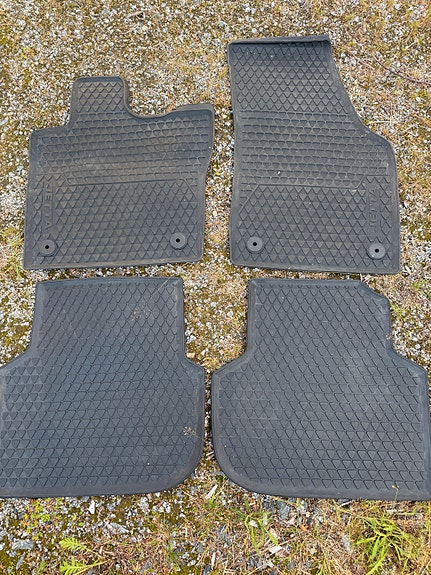 VW Jetta Golf 2011- Original kumimatot