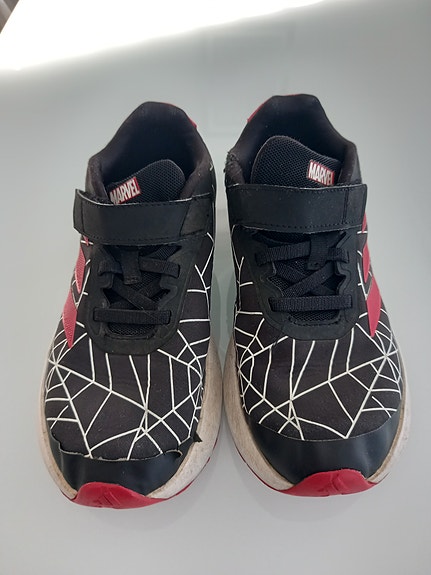 Adidas spiderman lenkkarit 33