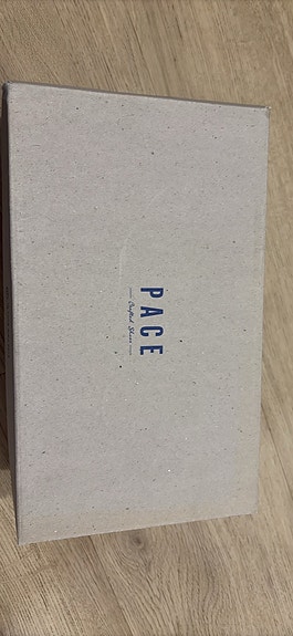 Naisten uudet kengät
