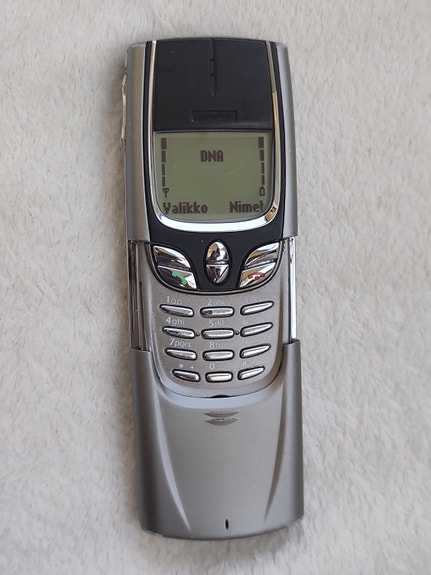 Myydään Nokia 8850