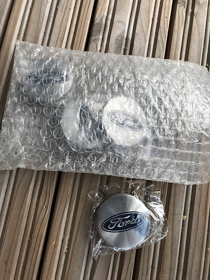 Uudet ford vanteiden keskiöt 51mm