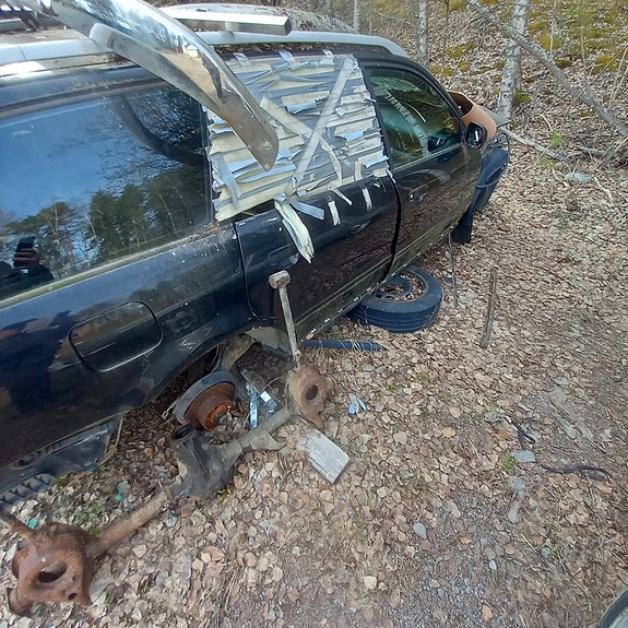 Audi A4 B5 Avant -98 osia