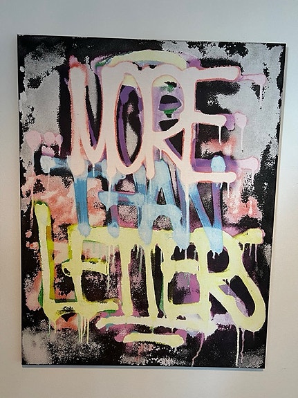 (Tee tarjous!) “More Than Letters” – alkuperäinen maalaus (Sam) graffiti