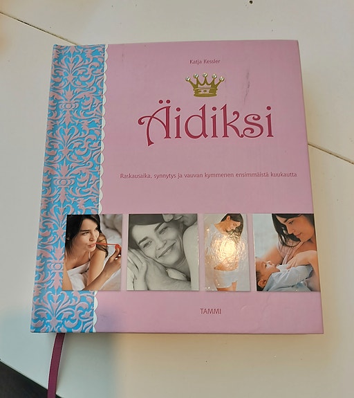 Äidiksi kirja