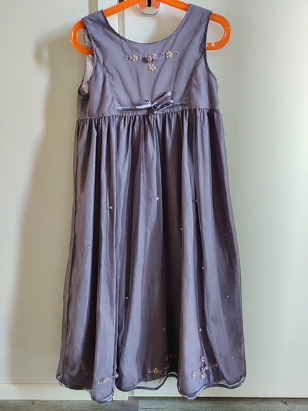 Violetti juhlamekko noin 140cm