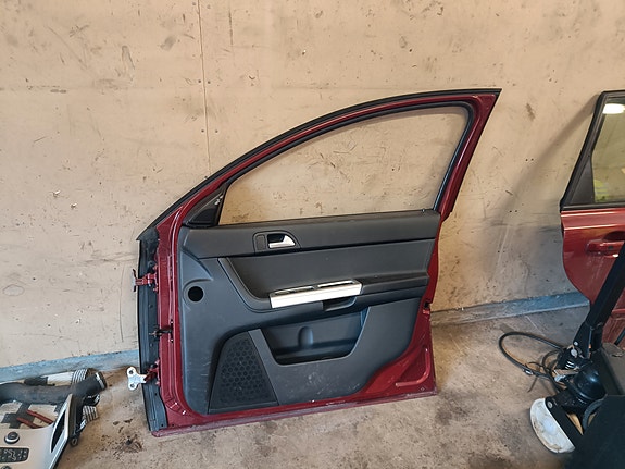 Volvo V50 D2 oikea etuovi