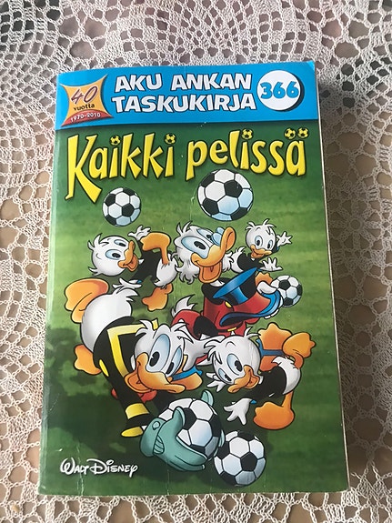 Aku Ankan taskukirja Kaikki pelissä