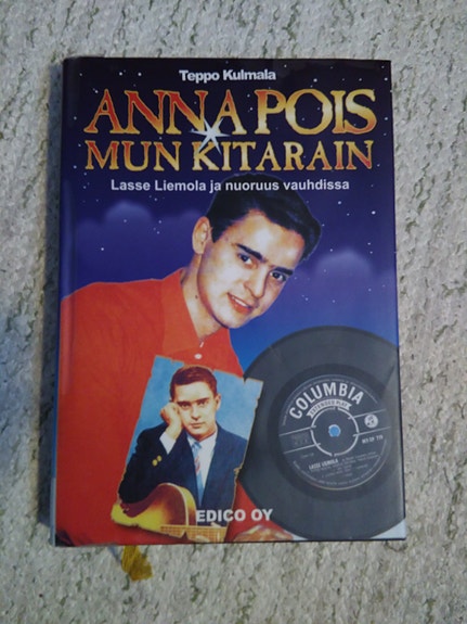 Kirja Anna pois mun kitarain - Lasse Liemola ja nuoruus vauhdissa