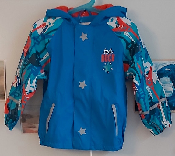 Uusi sadeasu fleecevuorella 98/104 cm