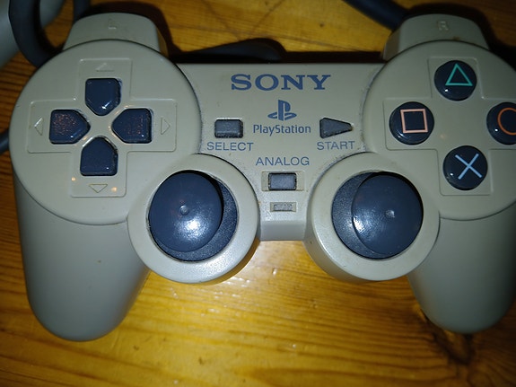 PS1 Ohjain
