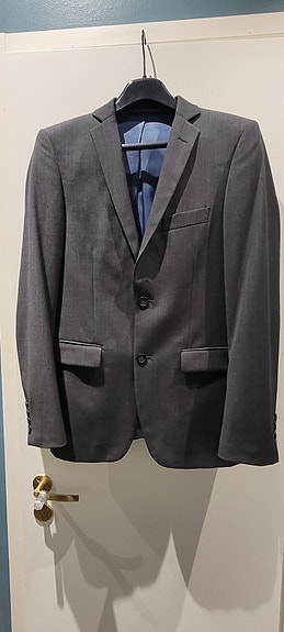 Harmaa puku 44 slimfit