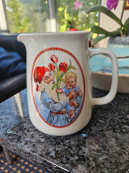 Rörstrand kannu, kuvio Jenny Nyström.