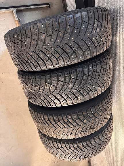 215 55 R17 Michelin X-Ice North 4 98T
