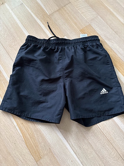 Tarjous! Adidas hyväkuntoiset uimashortsit 164/ 13-14