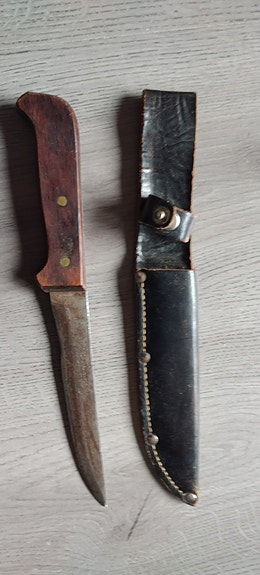Vanha puukko.