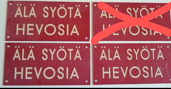 Muovi kyltit