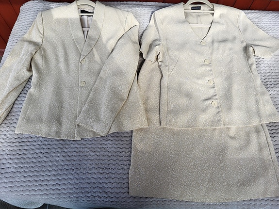 Takki + lyhyt bleiseri + hame settina 28e, koko 38-40,  Klementti