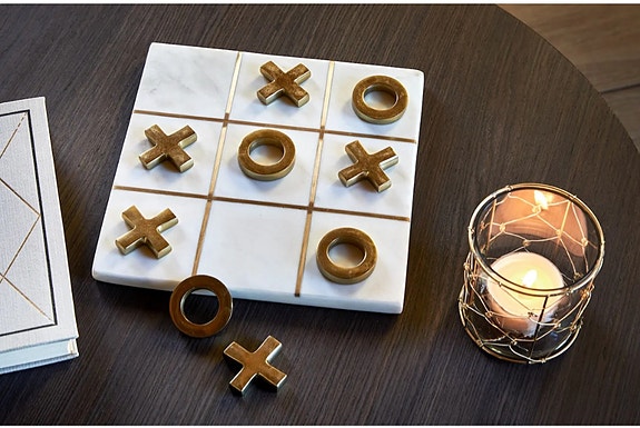 Perfect home white marble tic-tac-toe peli