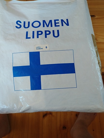 Suomen lippu numero 8