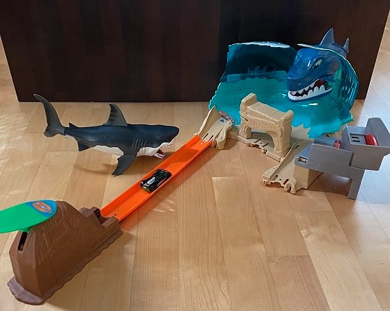 Hot Wheels City Shark Beach Battle setti