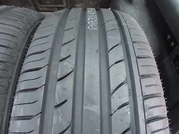 Uudet Goodride 235/55R17 kesärenkaat rahteineen