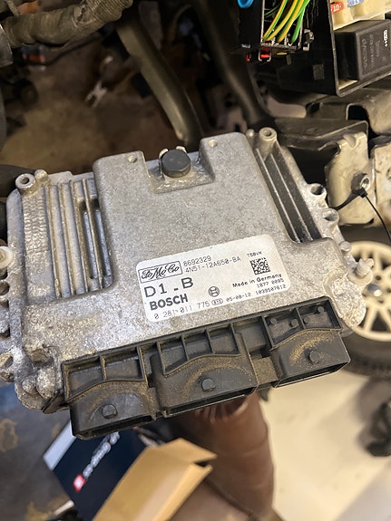 Volvo v50 1.6d 2005 ecu moottorinohjausyksikkö