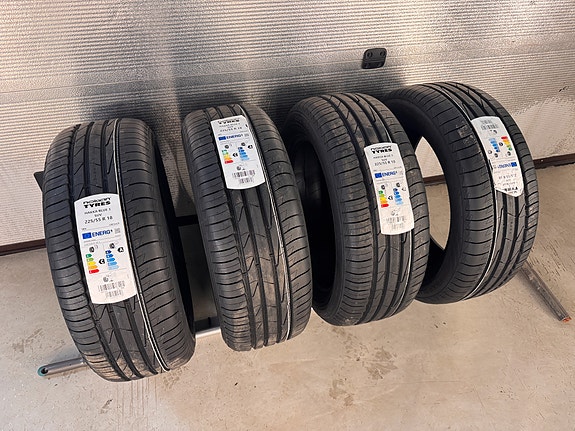 225 55 R18 Uudet Nokian Tyres Hakkablue 3 SUV 98V hyvän hintaan.