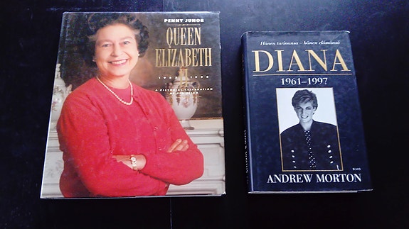 Prinsessa Diana ja Kuningatar Elisabeth II   kirjat