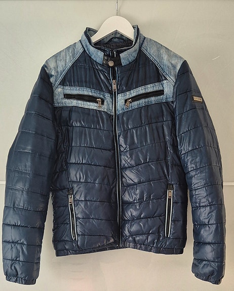 Miesten Guess takki, koko L