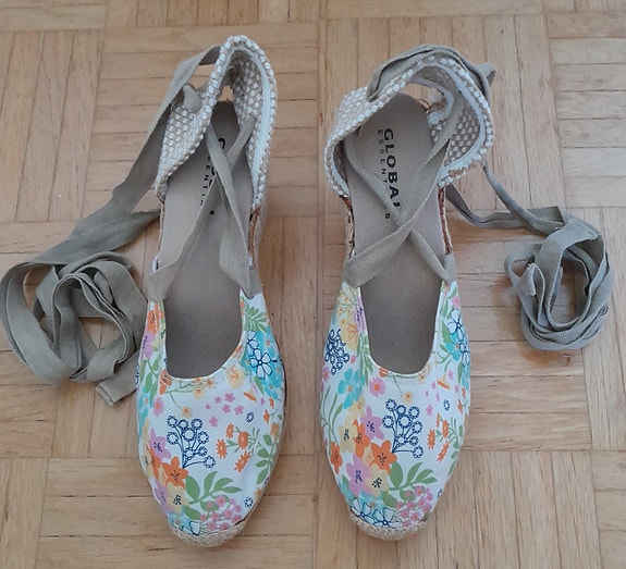 Avokkaat kukalliset/Espadrillot,kiilakorko (GLOBAL STOCKMANN)