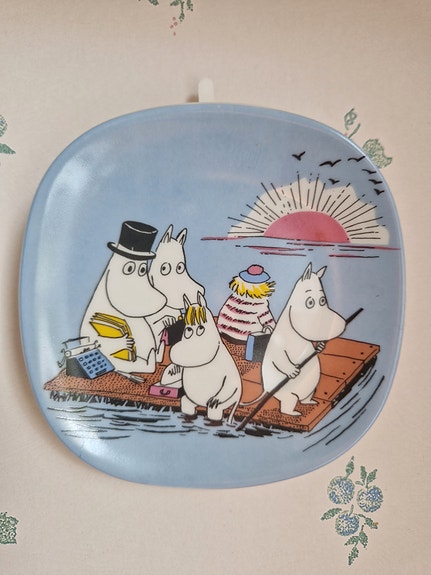 Muumit lautalla seinälautanen
