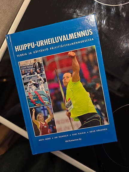 Huippu-urheiluvalmennus : teoria ja käytäntö päivittäisvalmennuksessa