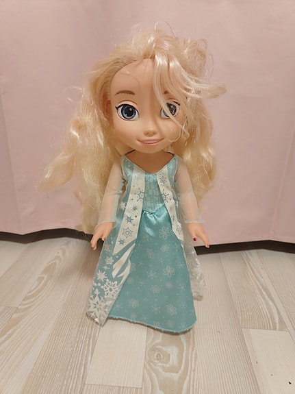 Frozen nukke