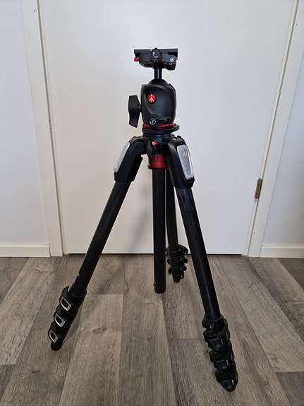 Manfrotto hiilikuitujalusta + Manfrotto kuulapää