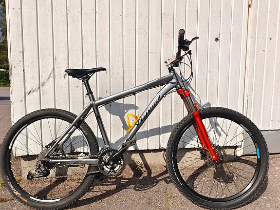 Specialized rockhopper maastopyörä