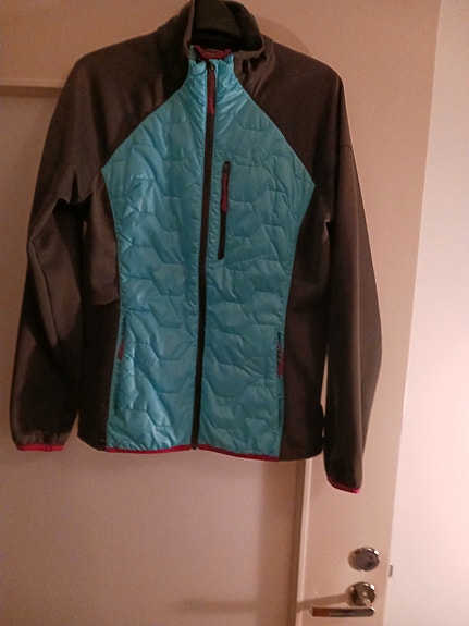 Naisten ulkoilutakki merki ICEPEAK