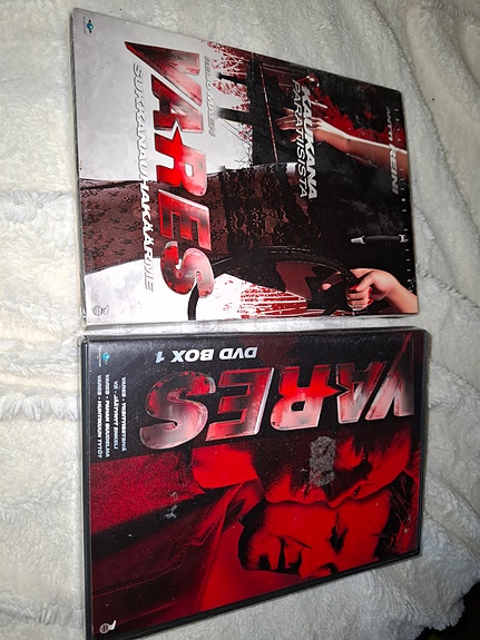 Vares DVD Box 1 ja Sukkanauhakäärme