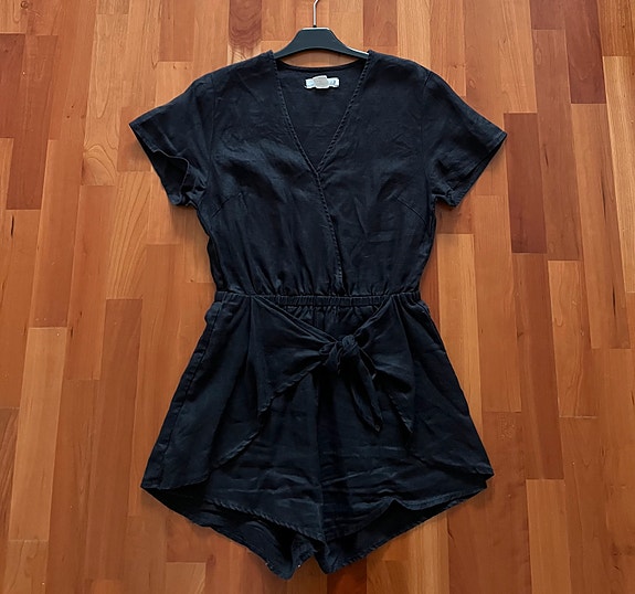 H&M musta pellava jumpsuit 34